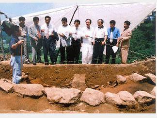정생동에 위치한 선사발굴 유적지 [ 2001-09-27 ]