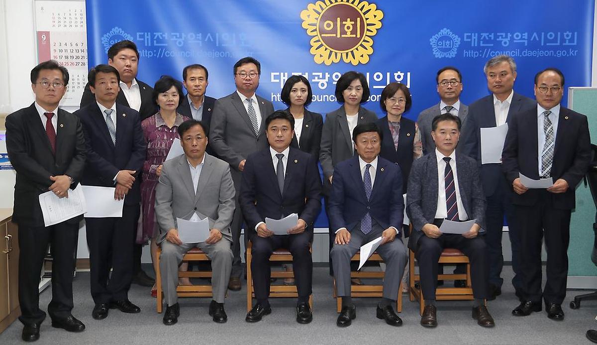 김종천 시의회 의장 성명서 발표(공공기관 지방이전 관련) [ 2018-09-12 ]