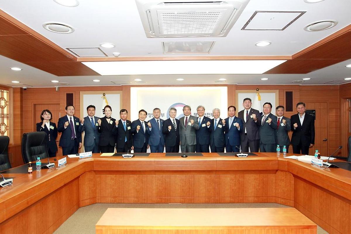 김종천 의장, 청와대 자치발전비서관과의 간담회 참석 [ 2018-10-08 ]