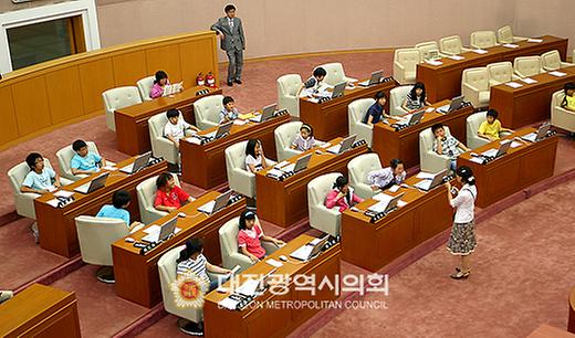 화정초등학교 제173회 임시회 제2차 본회의 방청 (3).JPG