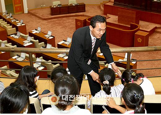 화정초등학교 제173회 임시회 제2차 본회의 방청 (4).JPG