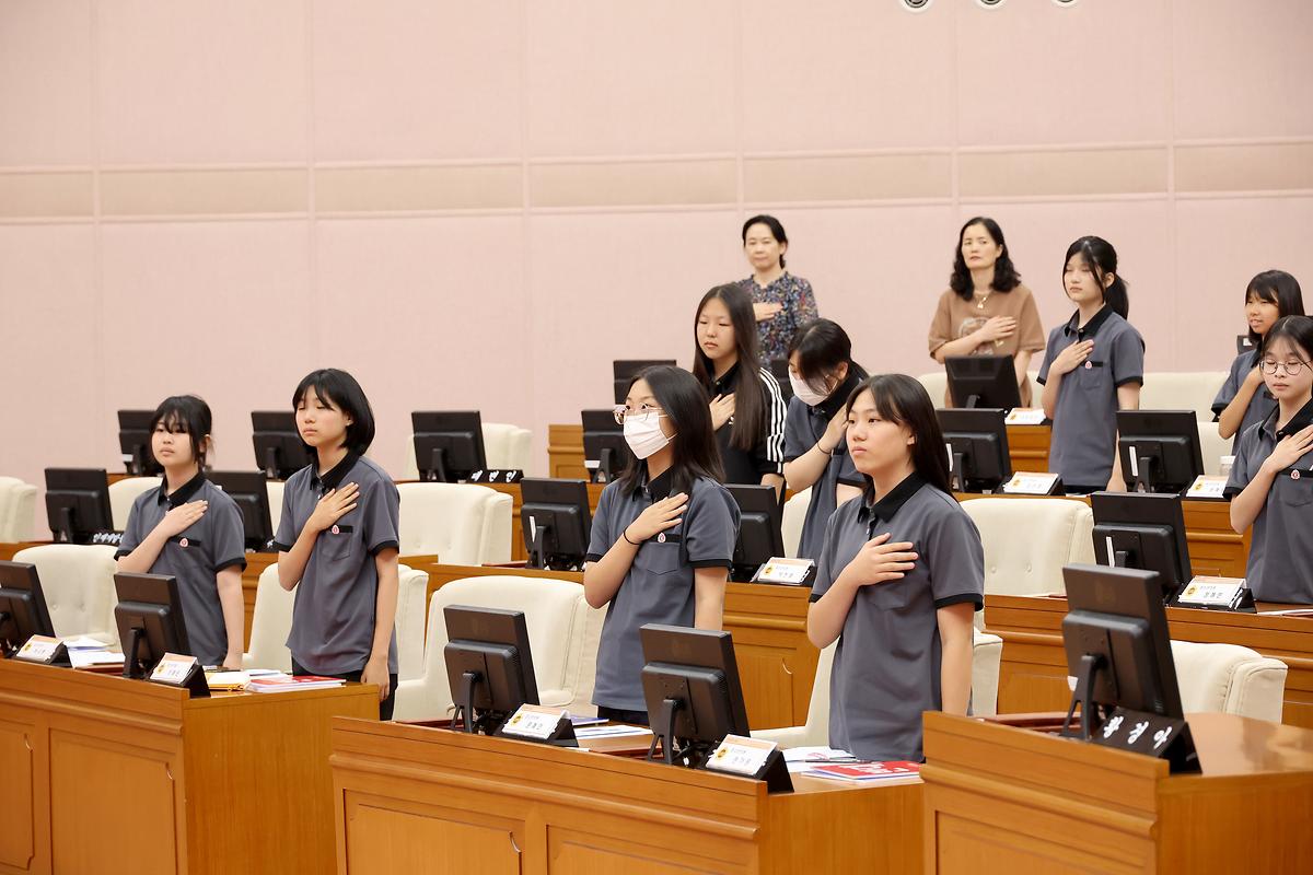 2024.06.21(2024 상반기 청소년 의회교실_문화여자중학교_민경배) (39).JPG