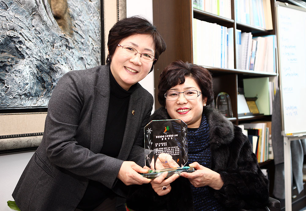 2014.12.17_박정현의원_장애인단체_감사패수여_(1)