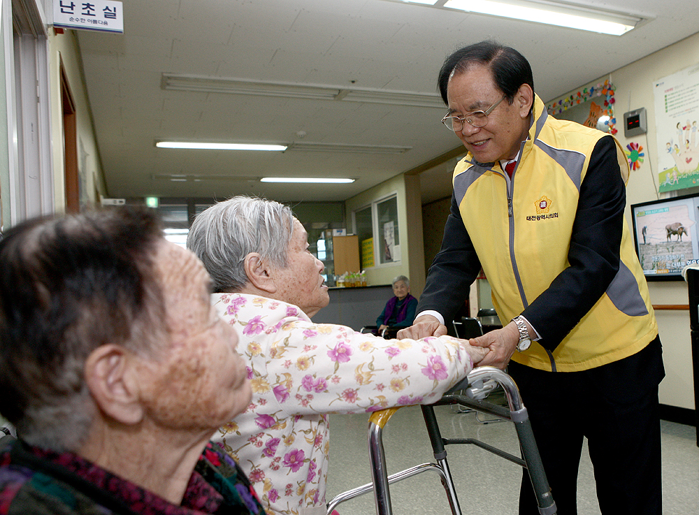 2015.02.11_심현영의원_성세재활원_위문_(4)