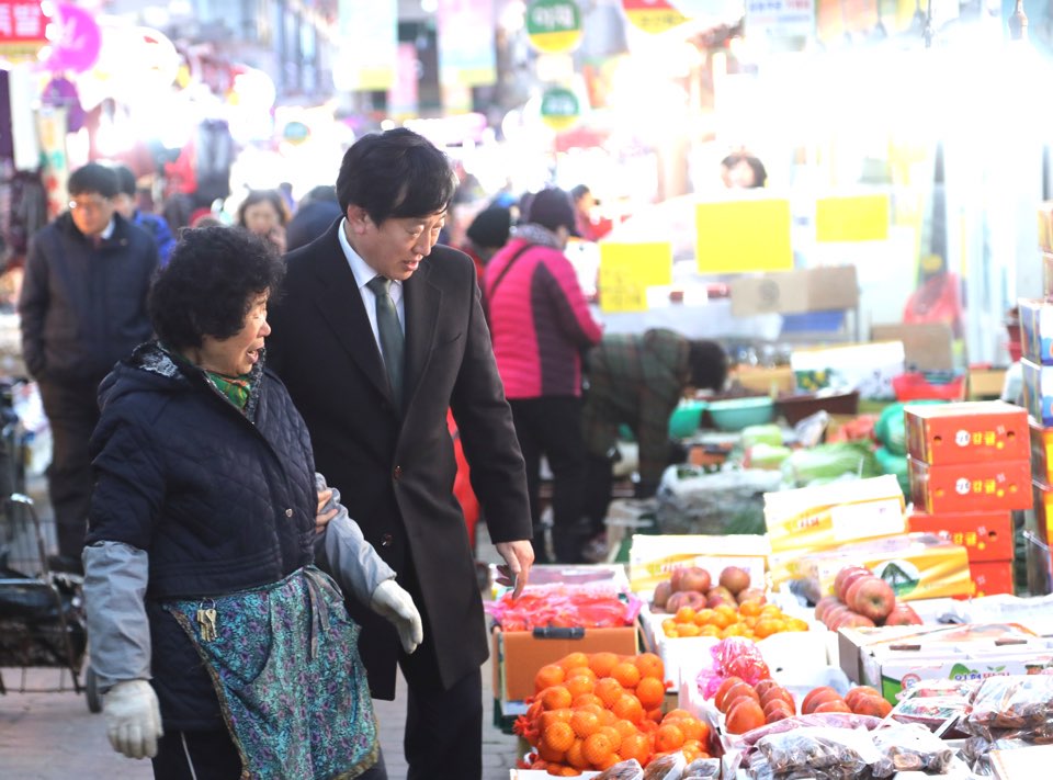 (20170123)_김경훈_의장__설명절맞이_전통시장_장보기_행사_참여_2