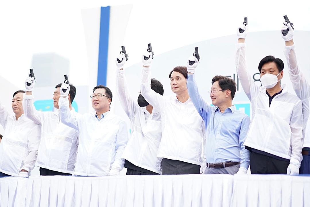 제18회 3대하천마라톤대회 개회식 사진3(이상래 의장 오른쪽 3번째)