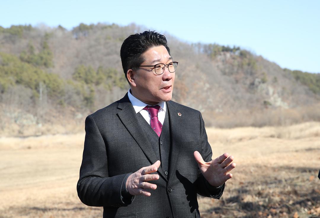 2023.01.30(송활섭 의원 금강 현도교 일원 둔치 현장점검) (2)