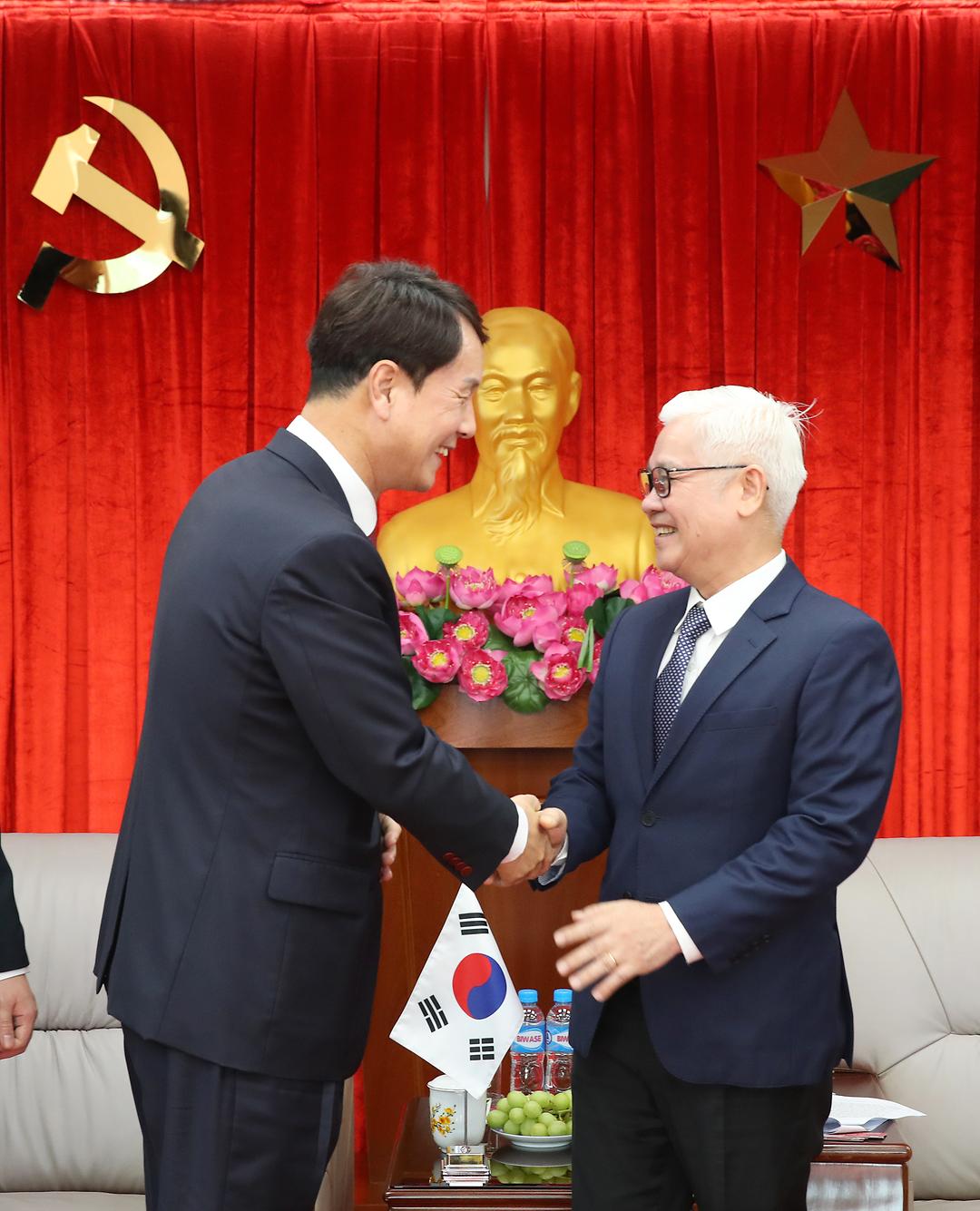 4-3.빈증성 행정센터 빈증성 당서기 면담