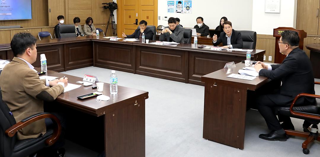 2023.03.06(상수도보호구역 건축물 등 설치에 관한 조례 제정 토론회_송활섭 의원 주재) (11)