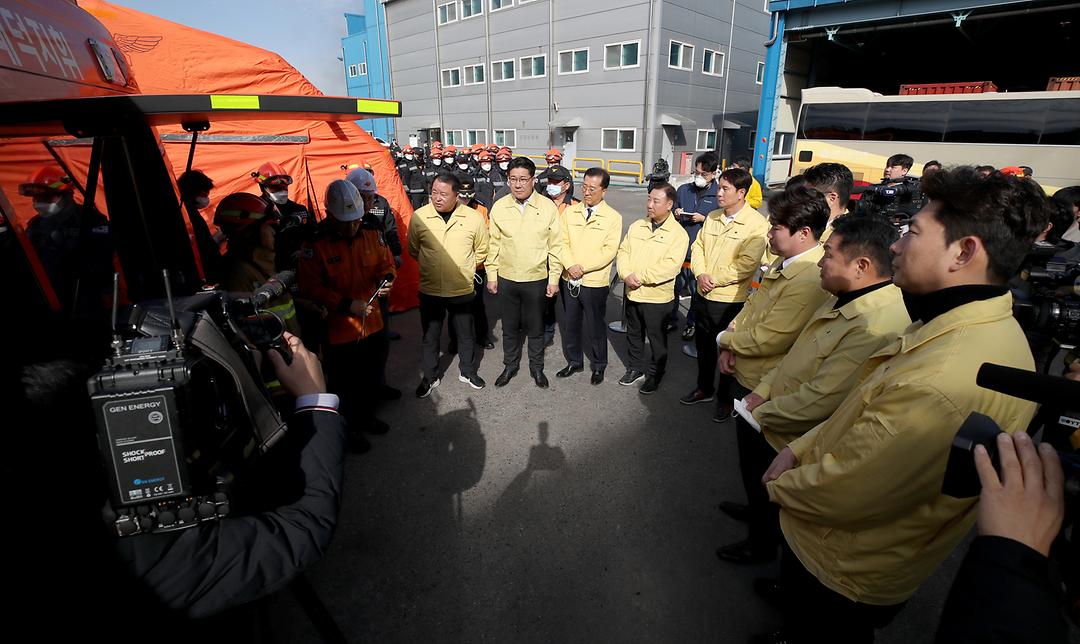 2023.03.14(대전시의회 의원 한국타이어 대전공장 화재현장 방문) (1)