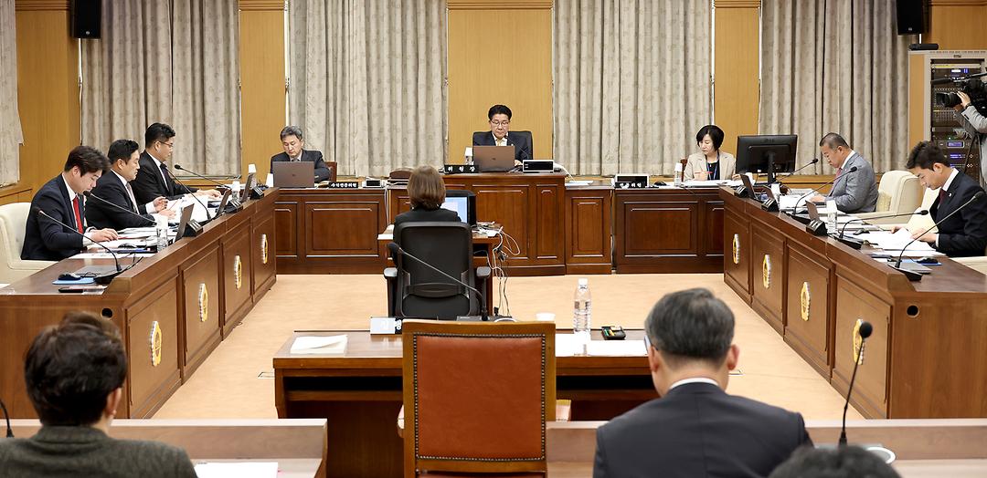 2023.03.28 제270회 임시회 지역현안규제혁신특별위원회 (6)