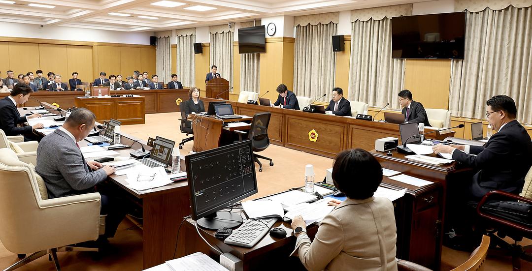 2023.03.28 제270회 임시회 지역현안규제혁신특별위원회 (4)