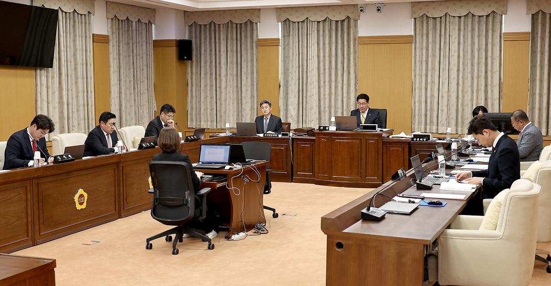 2023.03.28 제270회 임시회 지역현안규제혁신특별위원회 (1)