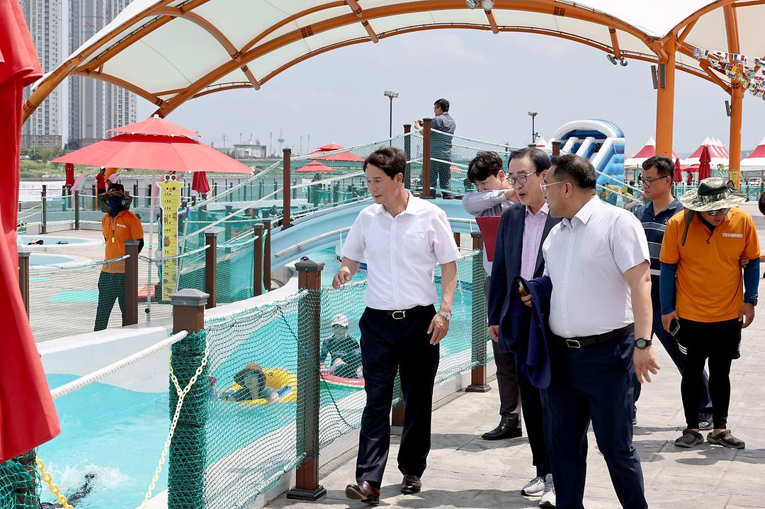 2023.07.26 포항시 형산강 야외물놀이장 (34)