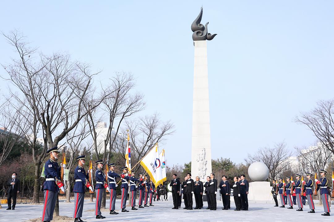 3.8민주의거 기념탑 참배
