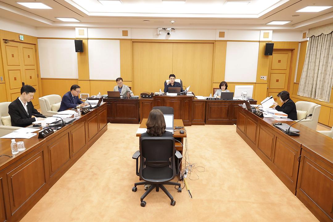 2. (사진자료) 제290회 임시회 상임위 회의_행정자치위원회