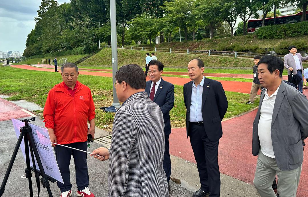 제290회 임시회 복지환경위원회 현장방문_갑천 경관보도교-1