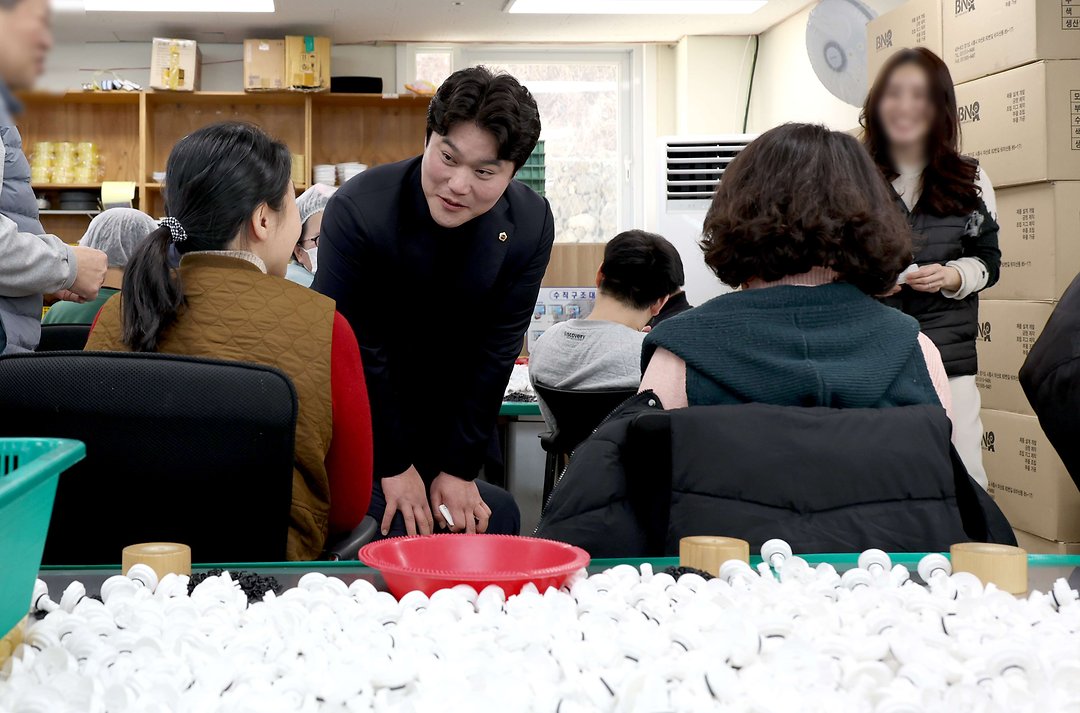 대전시의회 예산결산특별위원회, 설 명절 맞아 밀알드림센터 위문(김선광 예결위원장)-1