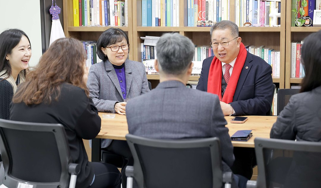 2026.02.12(설 명절 사회복지시설 방문_월평종합사회복지관_이한영)-2