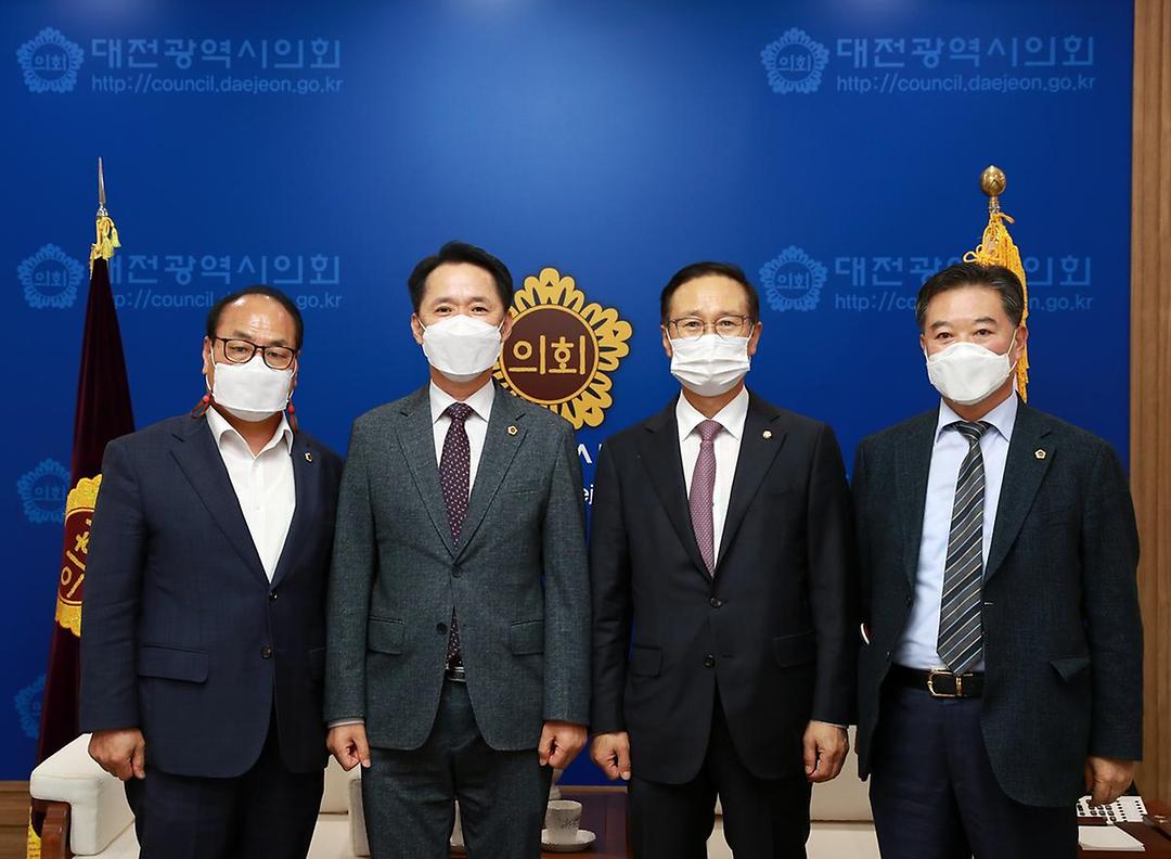 홍영표국회의원 대전시의회 방문 접견1.jpg