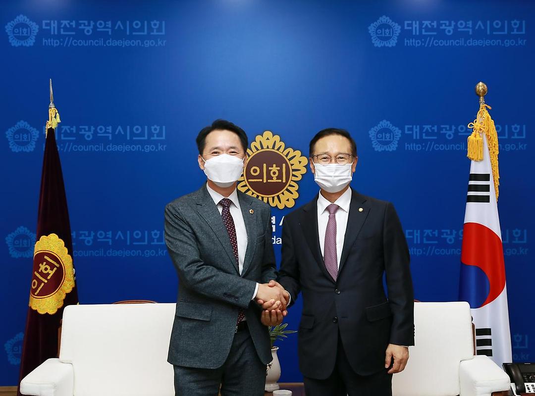 홍영표국회의원 대전시의회 방문 접견2.jpg