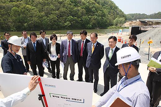 산업건설위원회-계백로우회도로, 벌곡길 확장공사 현장방문 [ 2013-05-13 ]