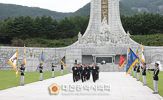 대전광역시의회 제6대 후반기 원구성 마치고 현충원 참배 [ 2012-07-16 ]