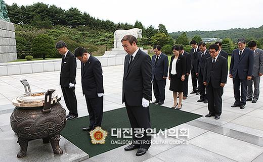 대전광역시의회 제6대 후반기 원구성 마치고 현충원 참배 [ 2012-07-16 ]