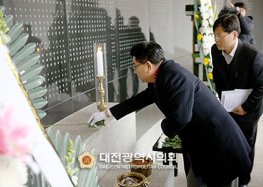 대전광역시의회, 대전보훈공원과 현충원 참배 [ 2012-01-01 ]