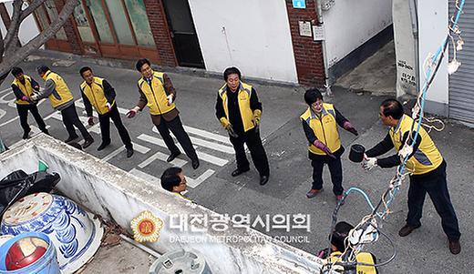 대전시의회,‘사랑의 연탄나눔’봉사활동 펼쳐 [ 2011-12-06 ]