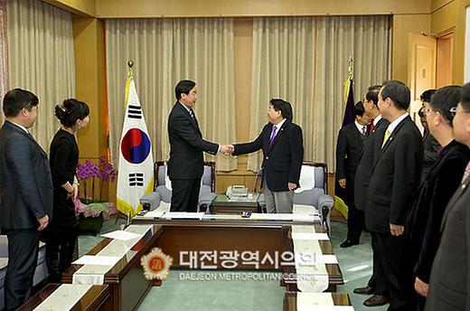 중국심양 요녕중의학대학교 총장일행 영접 [ 2010-12-09 ]