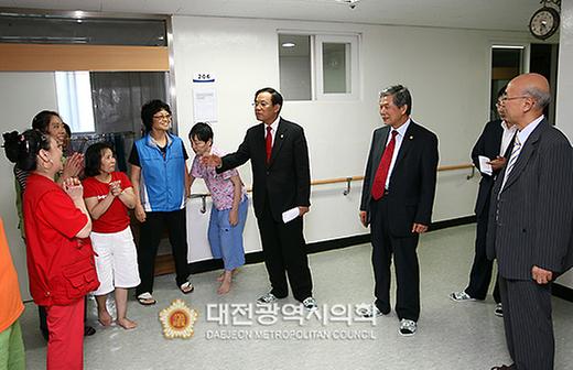 추석 맞이 자강의집 위문 [ 2010-09-17 ]