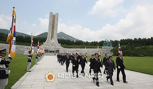 대전시의회, 대전현충원·보훈공원서 참배  [ 2010-07-08 ]