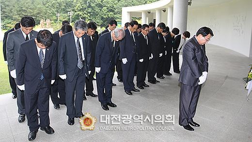 대전시의회, 대전현충원·보훈공원서 참배  [ 2010-07-08 ]