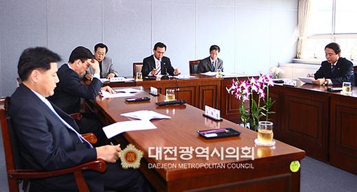 교육사회위원회-보건환경연구원 농·수 축산물 검사소를 방문 [ 2008-10-01 ]