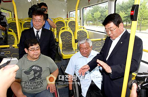 한국형 저상버스 표준모델 시승식  [ 2008-06-10 ]