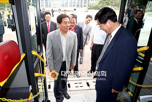 한국형 저상버스 표준모델 시승식  [ 2008-06-10 ]