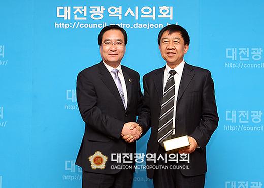 서화교류전등 문화발전 협력 논의  [ 2008-04-15 ]