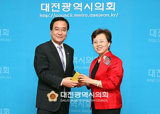 서화교류전등 문화발전 협력 논의  [ 2008-04-15 ]