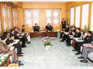 중국 남경시 대표단 일행 대전광역시의회방문 [ 2002-02-07 ]