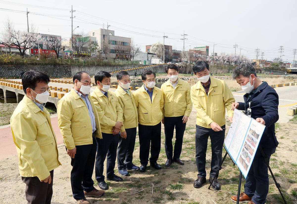 제257회 임시회 산업건설위원회 현장방문(대전천 자전거도로 현황) [ 2021-03-19 ]