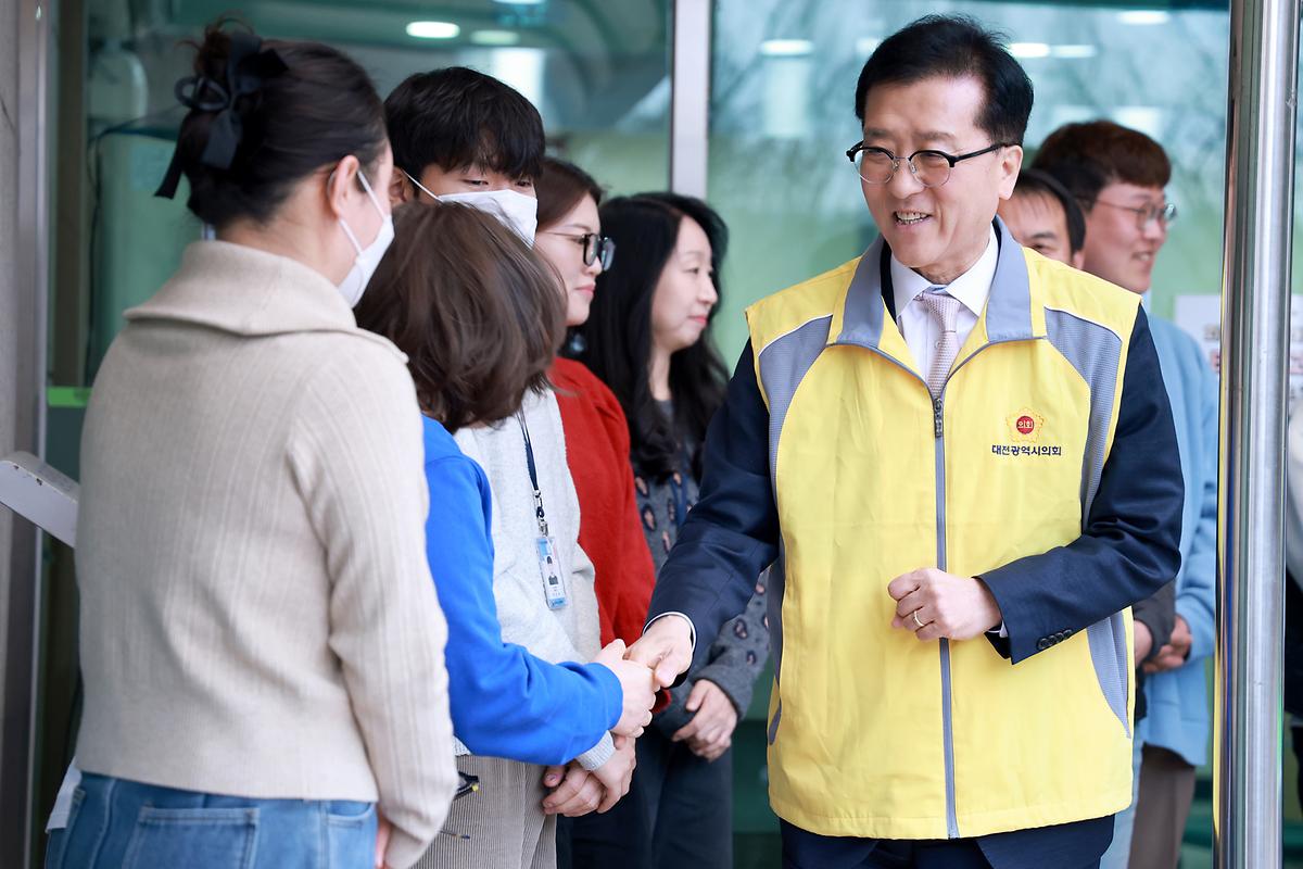 대전시의장 유성구 노인복지관, 종합사회복지관 위문 [ 2025-01-21 ]