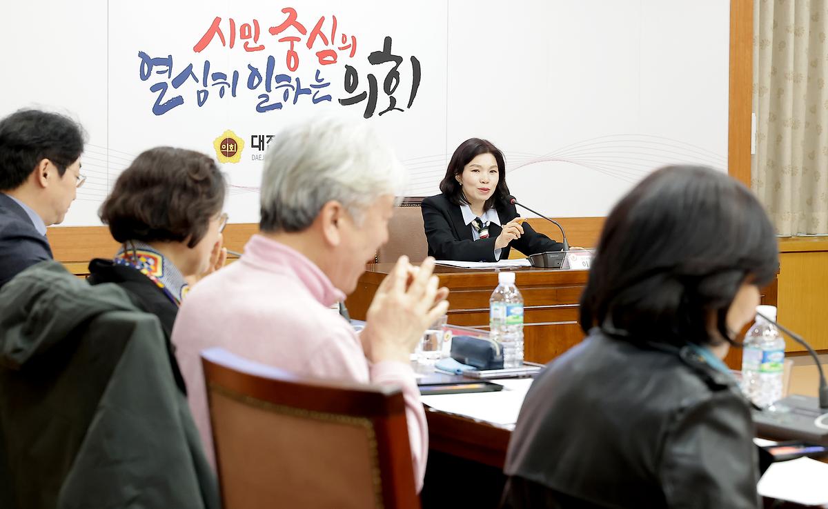 AI 시대 정보의 홍수 속 미디이리터러시 교육의 길 찾다 [ 2025-03-19 ]