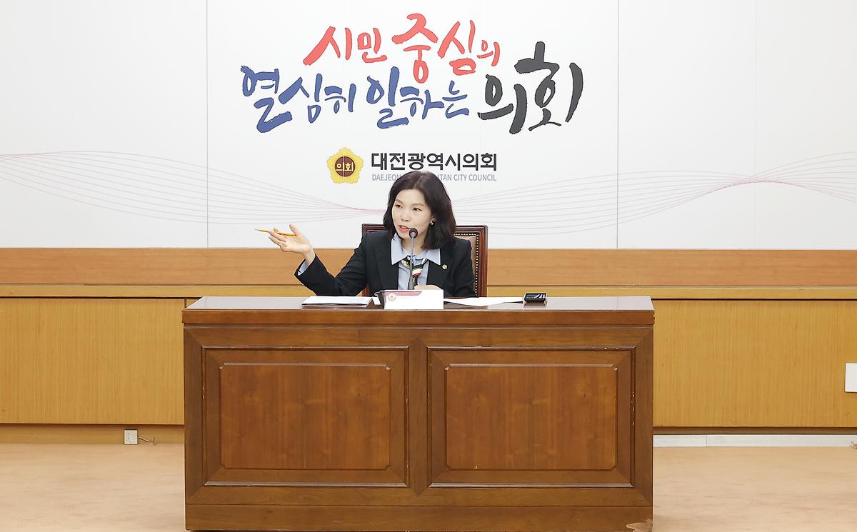 AI 시대 정보의 홍수 속 미디이리터러시 교육의 길 찾다 [ 2025-03-19 ]